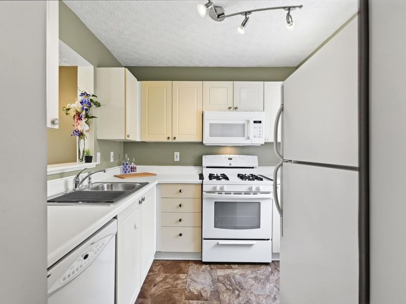 4052 Meadowick Drive, Unit 89B, Columbus, OH 43230 Photo 11