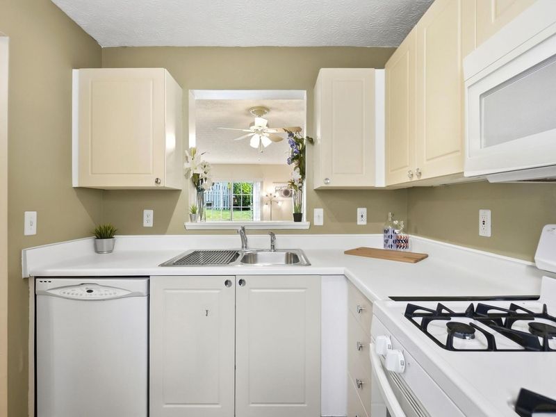 4052 Meadowick Drive, Unit 89B, Columbus, OH 43230 Photo 13