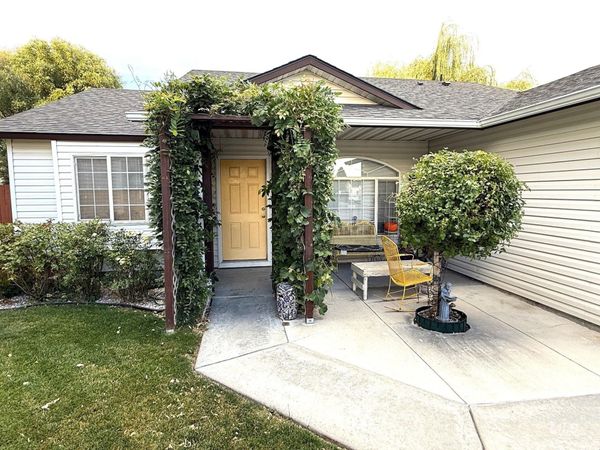 332 W Mule Ct, Kuna, ID 83634
