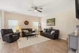 805 Redbud Lane photo 4
