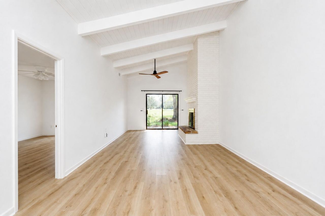 101 Ventura Place Photo 13