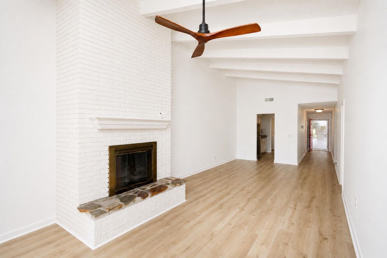 101 Ventura Place Photo 14