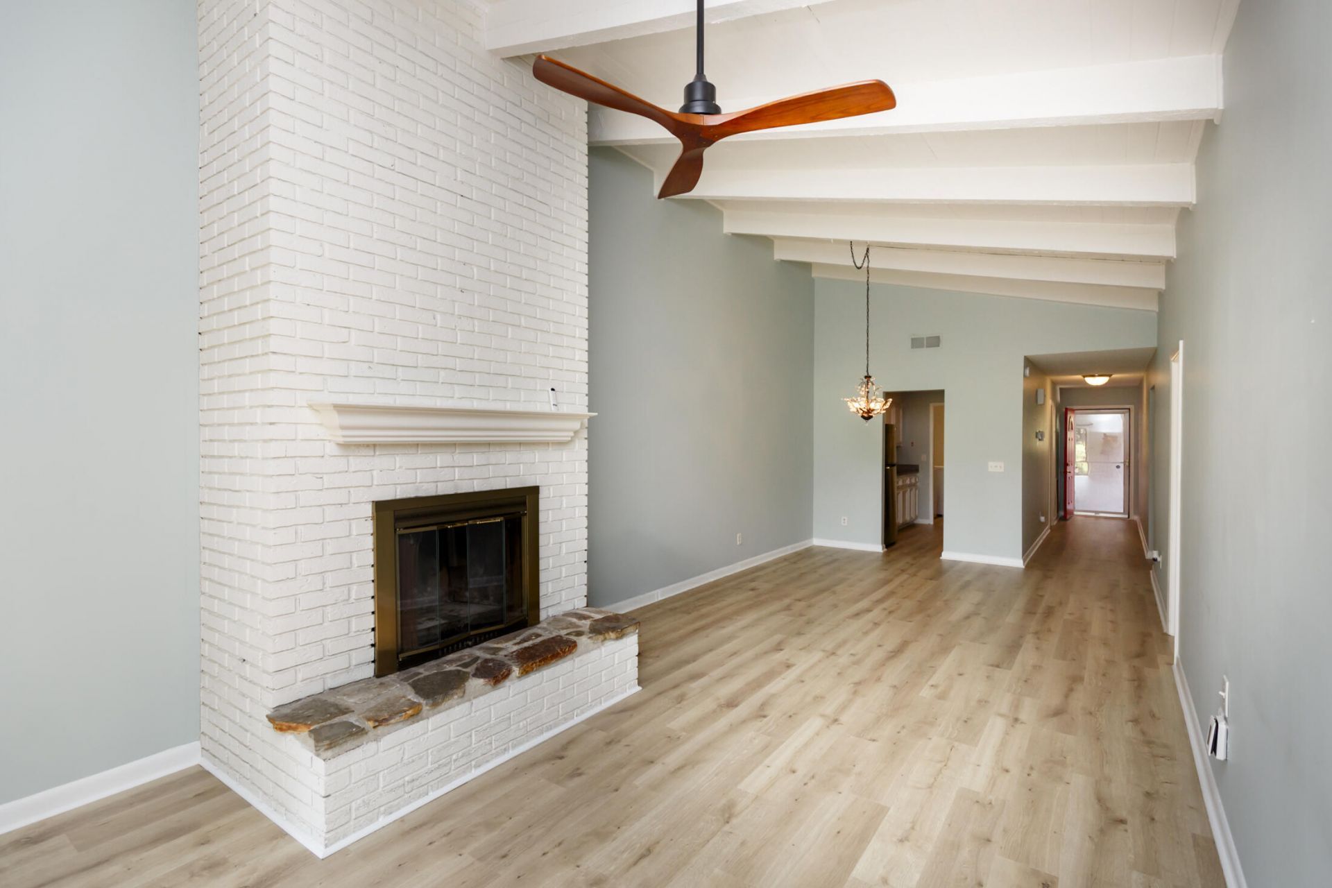 101 Ventura Place Photo 14