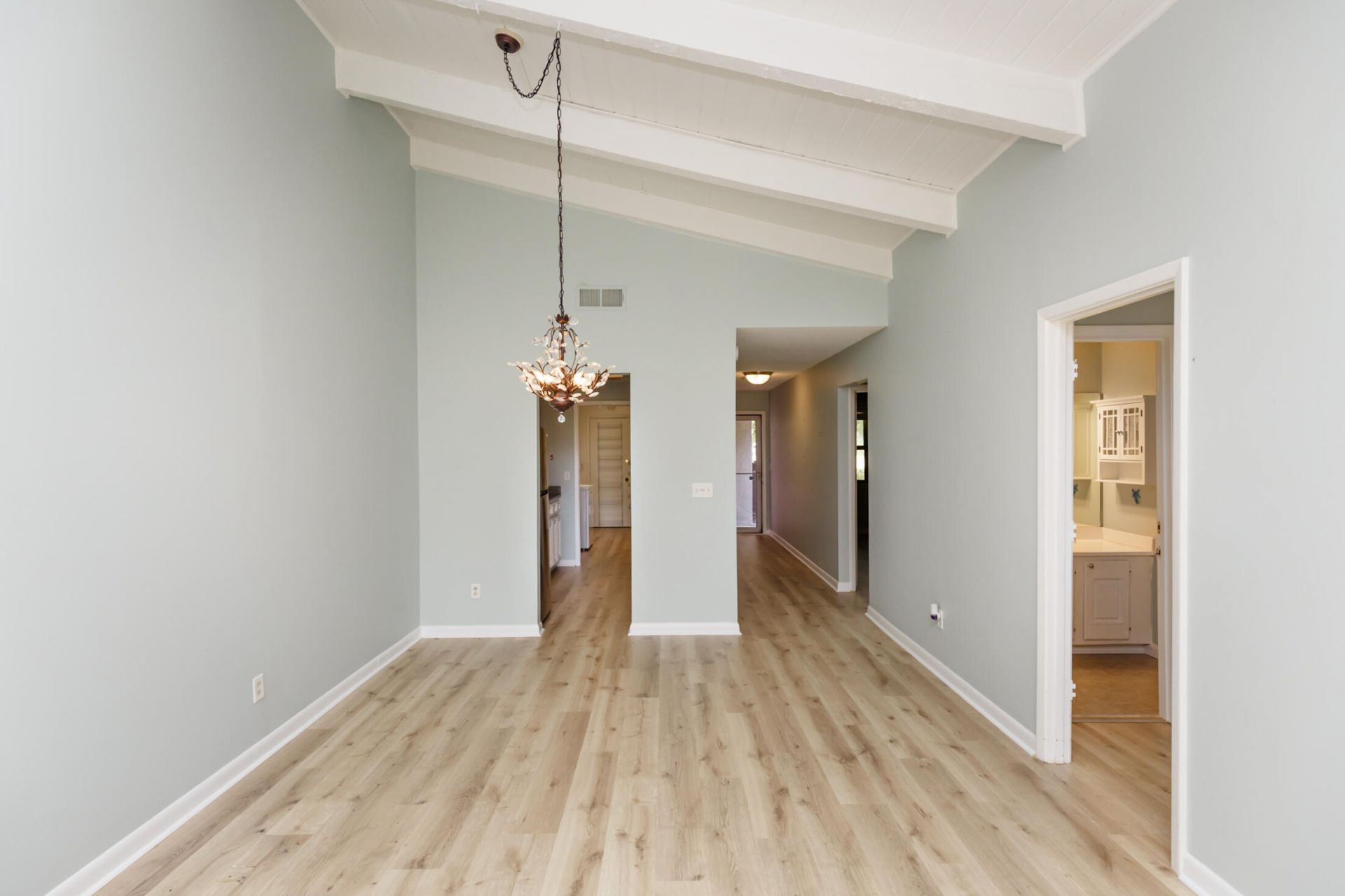 101 Ventura Place Photo 15