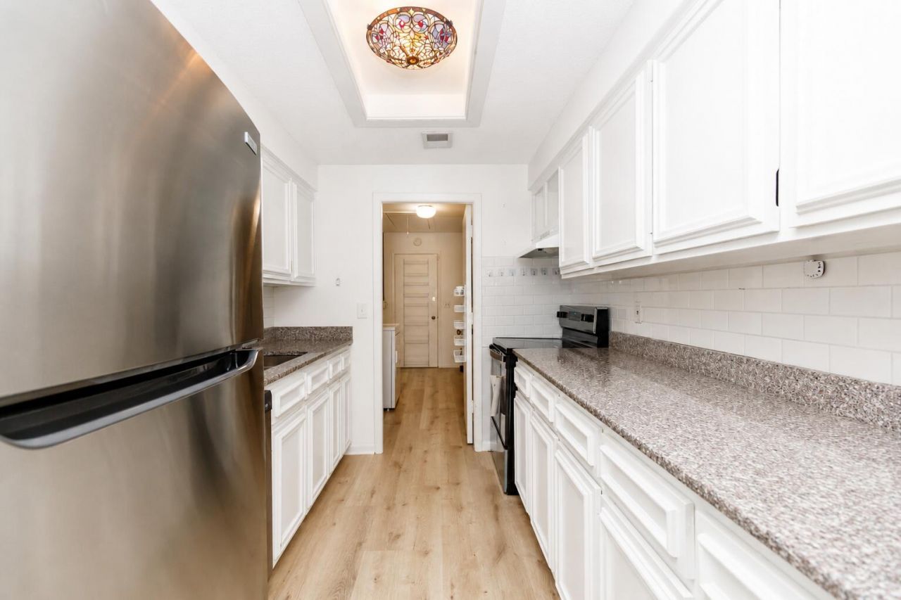 101 Ventura Place Photo 17