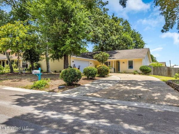 109 Palm Avenue, Pass Christian, MS 39571