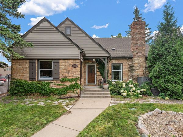 1017 Thomas Avenue S, Minneapolis, MN 55405