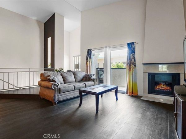 5805 Whitsett Avenue, Unit 211, Valley Village, CA 91607