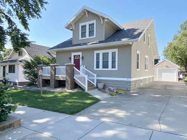 715 1st St SE, LeMars, IA 51031