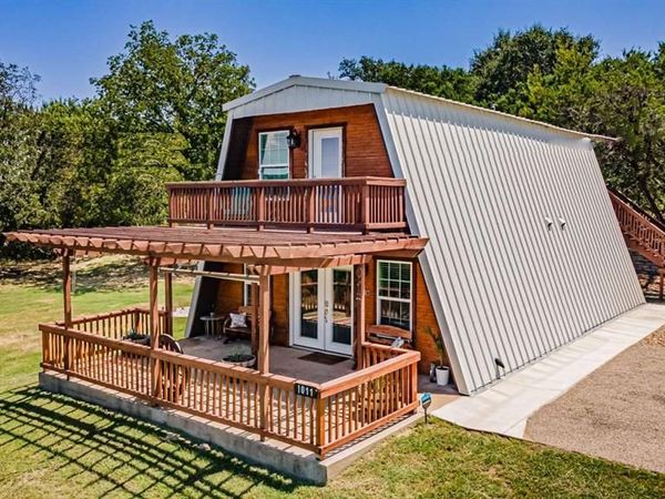 1011 Pawnee Trail, Granbury, TX 76048
