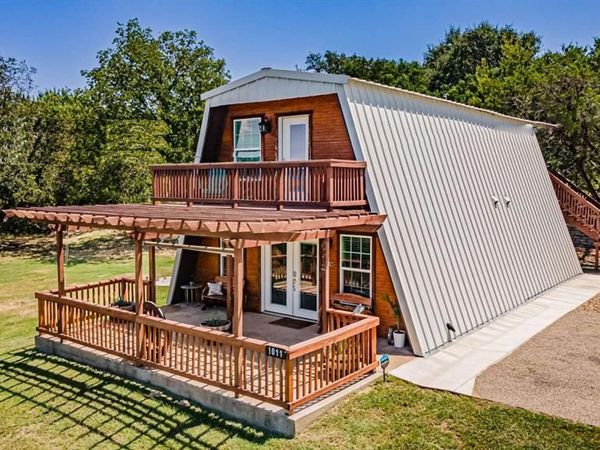 1011 Pawnee Trail, Granbury, TX 76048