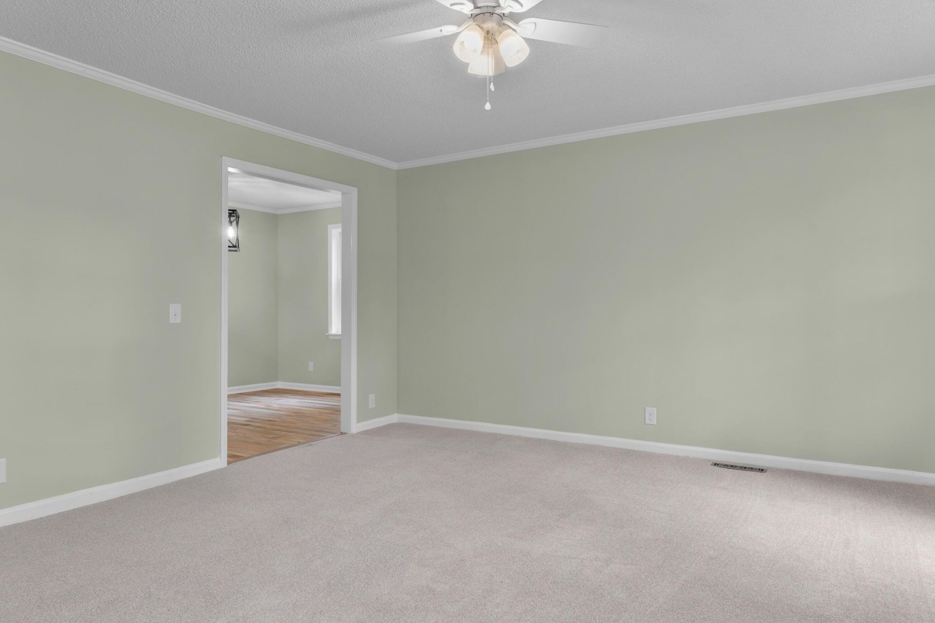 2858 Riley Street Photo 8