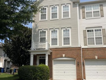 4905 Wyatt Brook Way, Raleigh, NC 27609