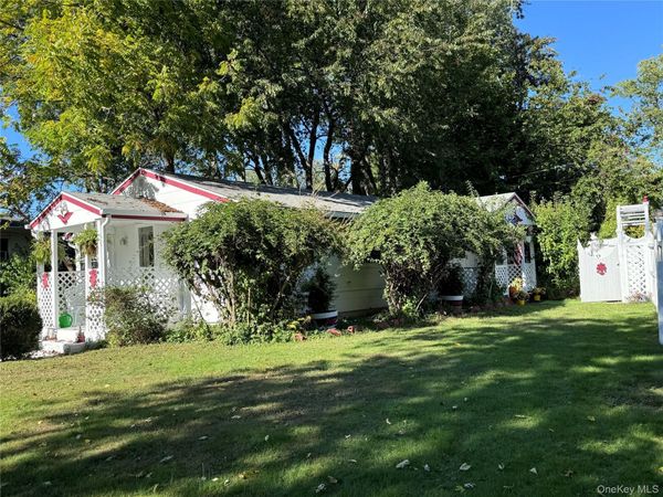 8 Blackberry Lane , Huntington, NY 11743