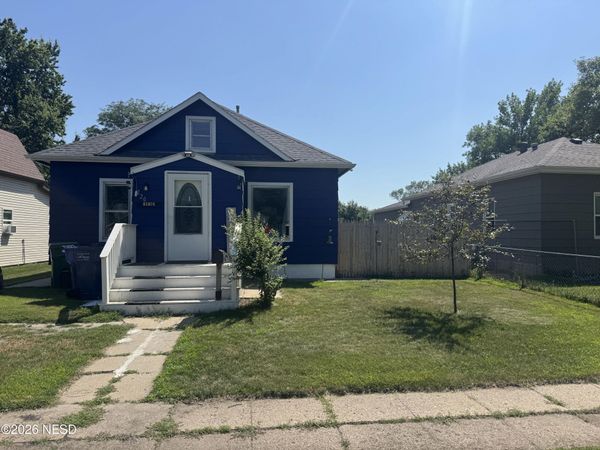 220 6TH AVENUE SW, Watertown, SD 57201