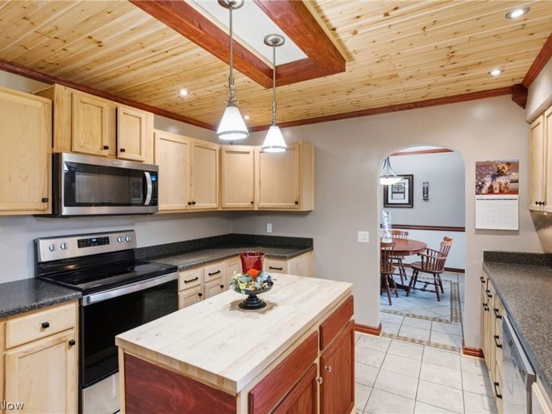 7909 Lake O Springs Avenue NW, North Canton, OH 44720 Photo 17