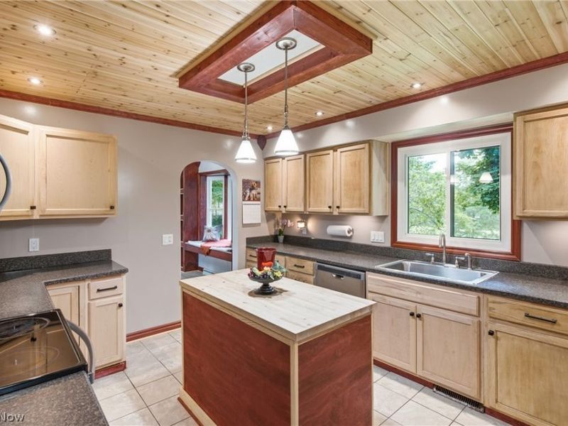 7909 Lake O Springs Avenue NW, North Canton, OH 44720 Photo 18