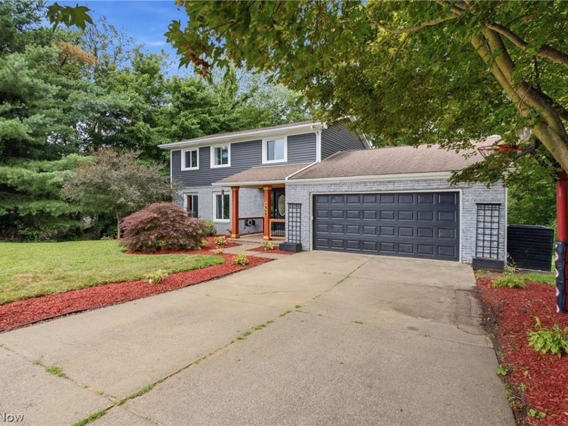 7909 Lake O Springs Avenue NW, North Canton, OH 44720 Photo 5