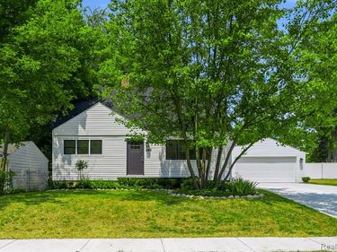 4166 Grayton Drive, Waterford Twp, MI 48328