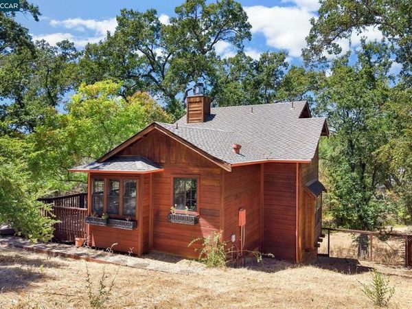 890 Holly Hill Dr, Walnut Creek, CA 94596