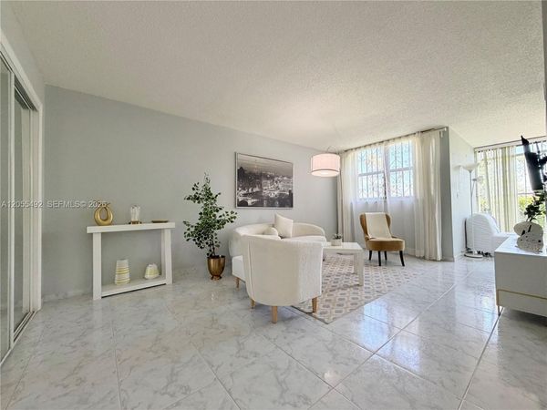 9410 W Flagler St , Unit 102, Miami, FL 33174