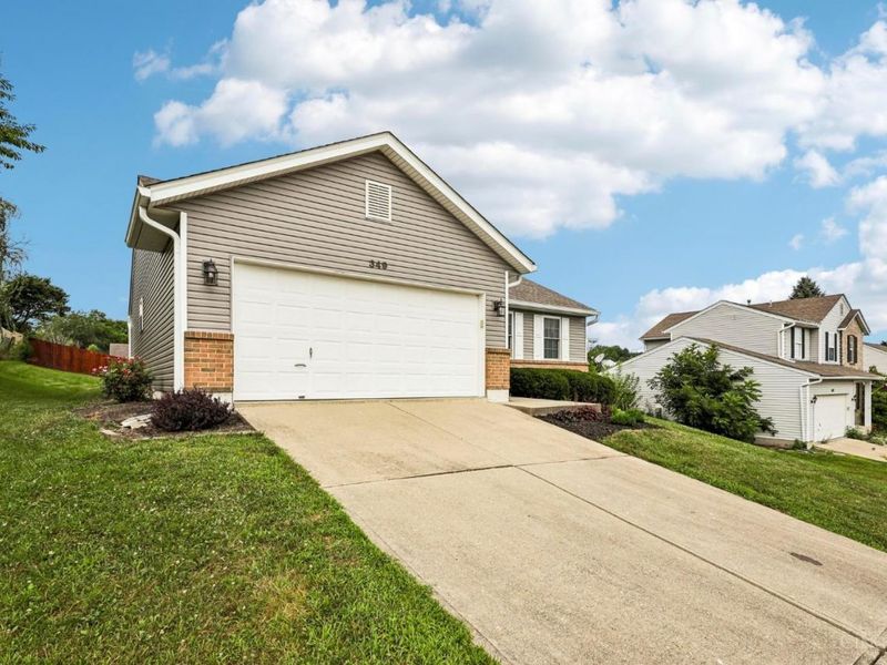 349 Timber Hill Drive, Hamilton, OH 45013 Photo 2