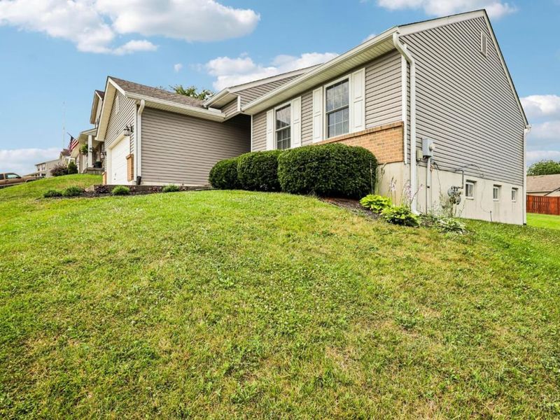 349 Timber Hill Drive, Hamilton, OH 45013 Photo 3