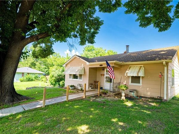 1501 S 20th Street, St Joseph, MO 64507