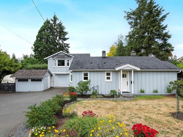 1911 Comox Ave , Comox, BC V9M 3M4