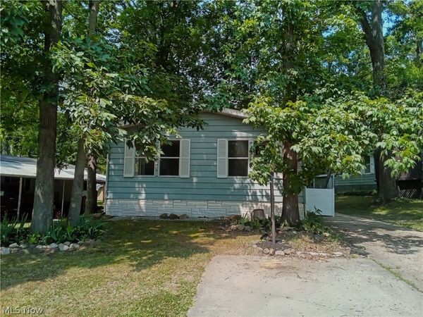 6 Cardinal Dr , Hiram, OH 44234