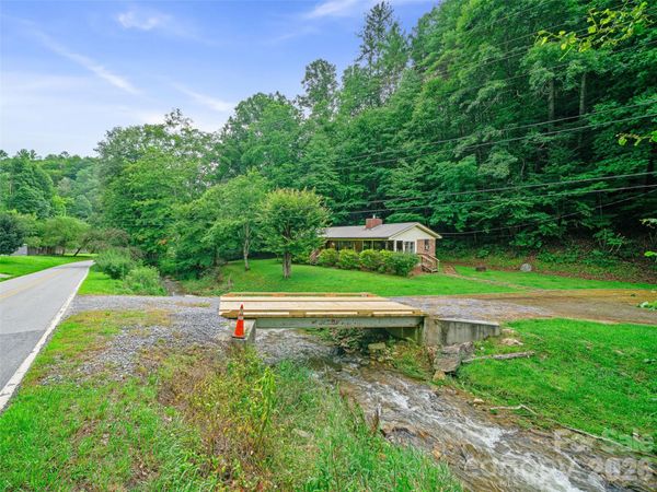915 Little Creek Road , Burnsville, NC 28714