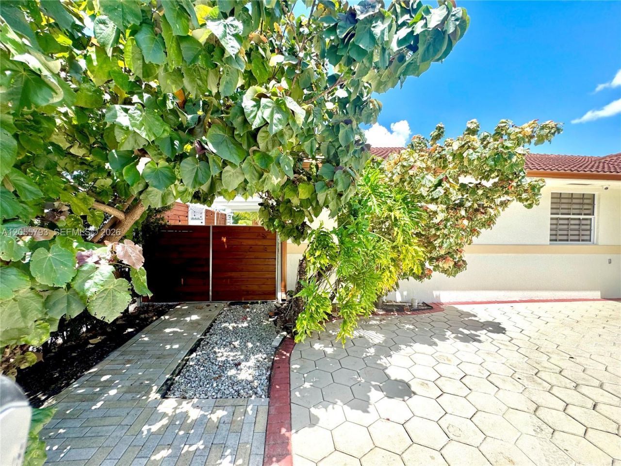18701 Wentworth Dr, Hialeah, FL 33015 Photo