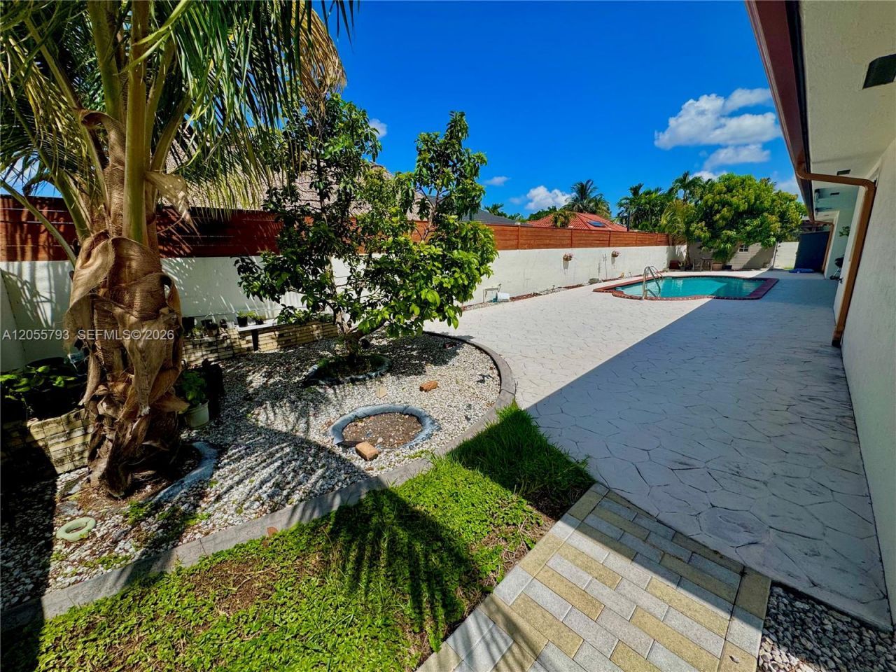 18701 Wentworth Dr, Hialeah, FL 33015 Photo