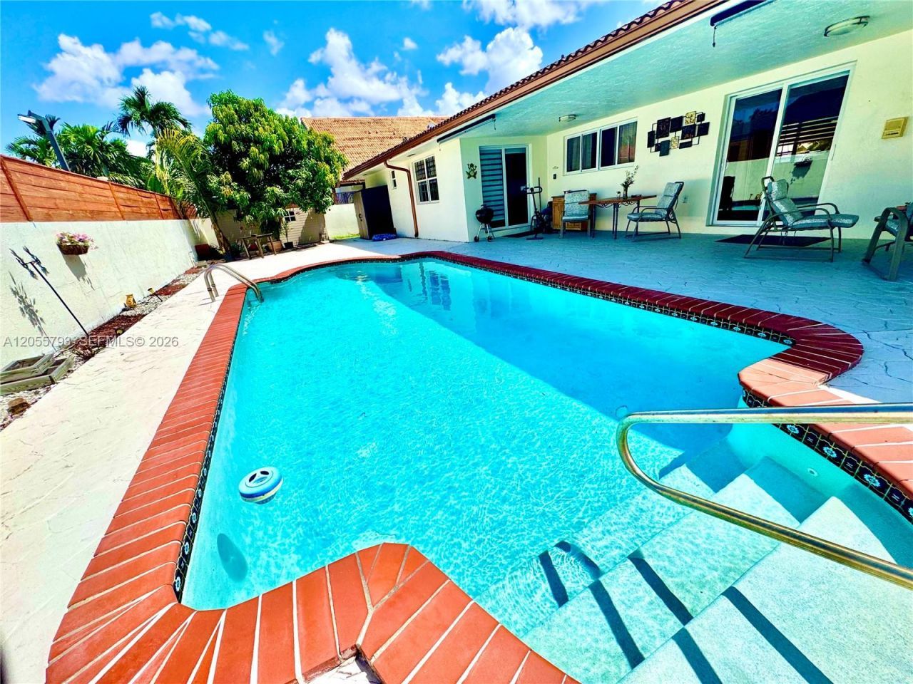18701 Wentworth Dr, Hialeah, FL 33015 Photo