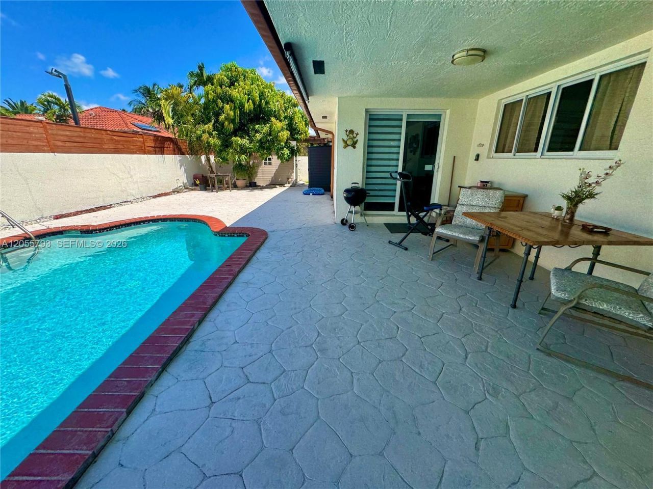 18701 Wentworth Dr, Hialeah, FL 33015 Photo