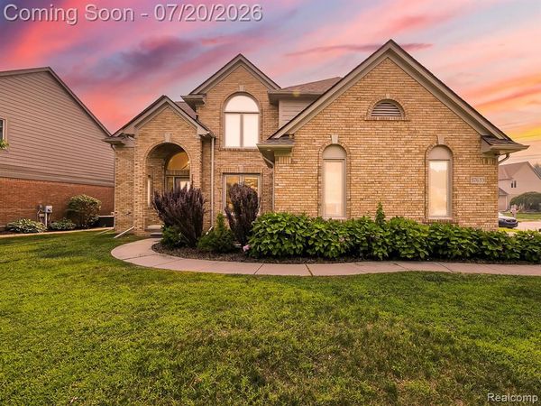 57633 Yorkshire Drive, Washington Twp, MI 48094