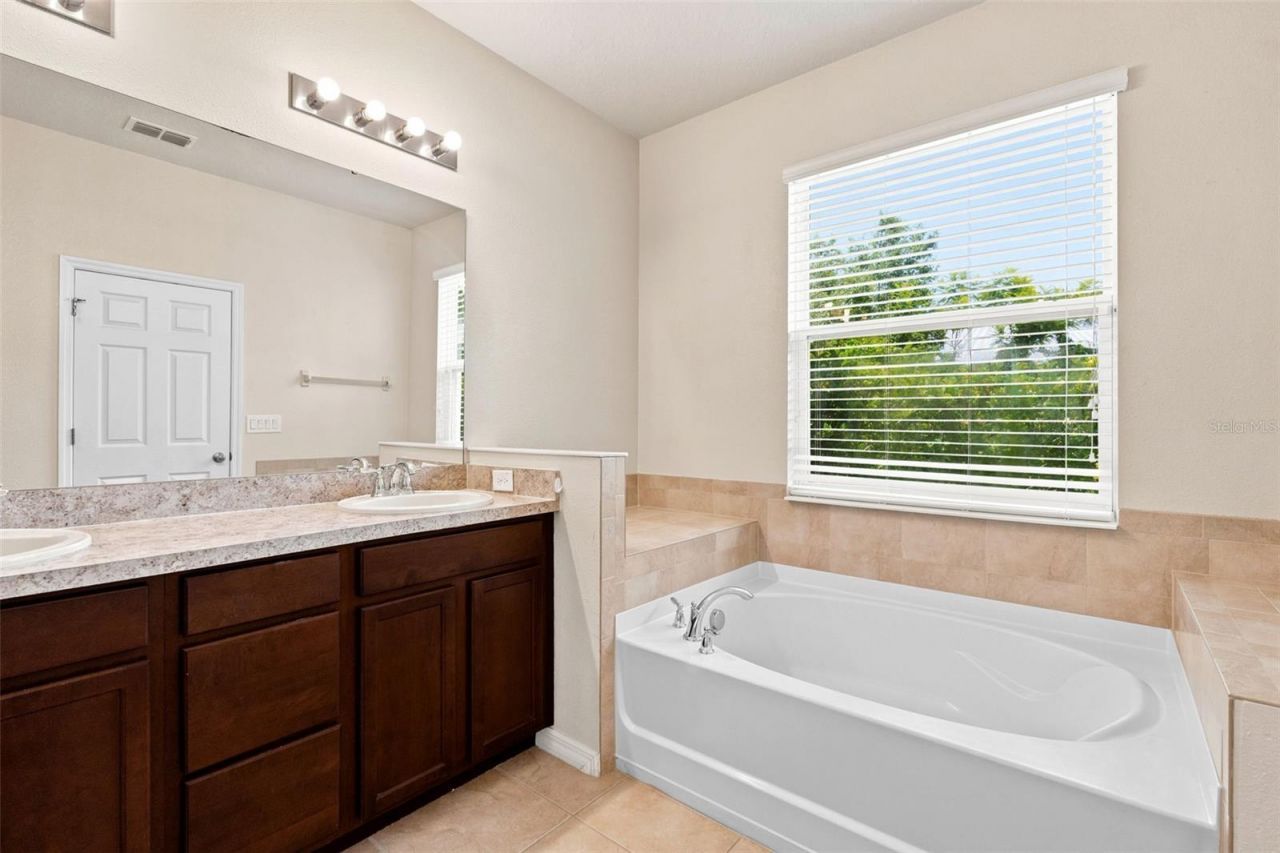4850 Southlawn Avenue , Orlando, FL 32811 Photo