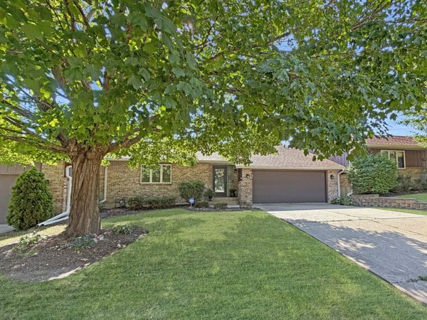 550 N Sierra Drive , Unit 15, Freeport, IL 61032