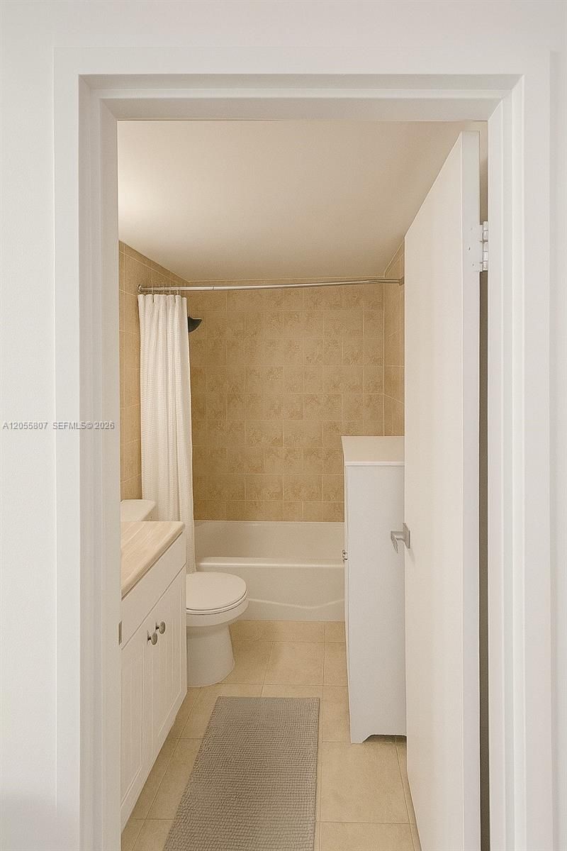 905 Brickell Bay Dr , Unit 1022, Miami, FL 33131 Photo