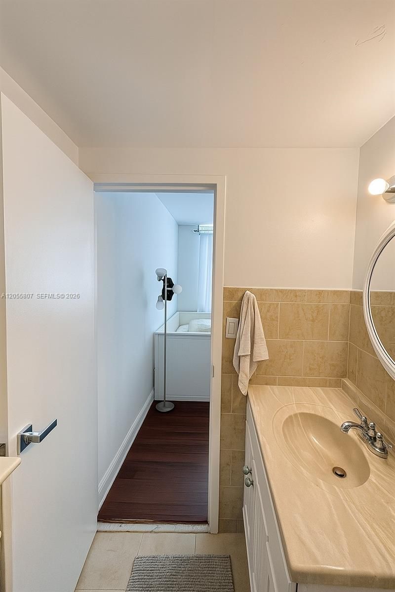 905 Brickell Bay Dr , Unit 1022, Miami, FL 33131 Photo