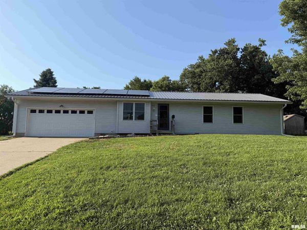 918 E OAK Street, Macomb, IL 61455