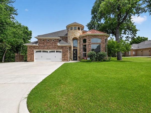 308 Familia Court, Azle, TX 76020