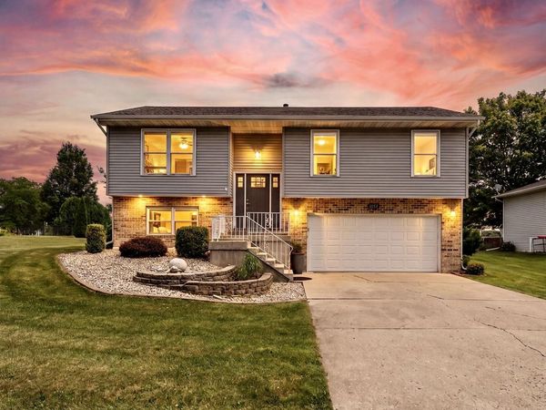 4176 Thornhill Drive, Crown Point, IN 46307
