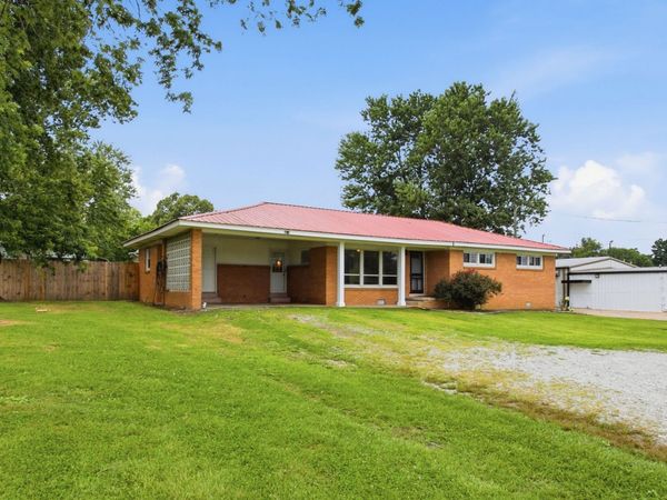 2371 Highway 43 S, Leoma, TN 38468