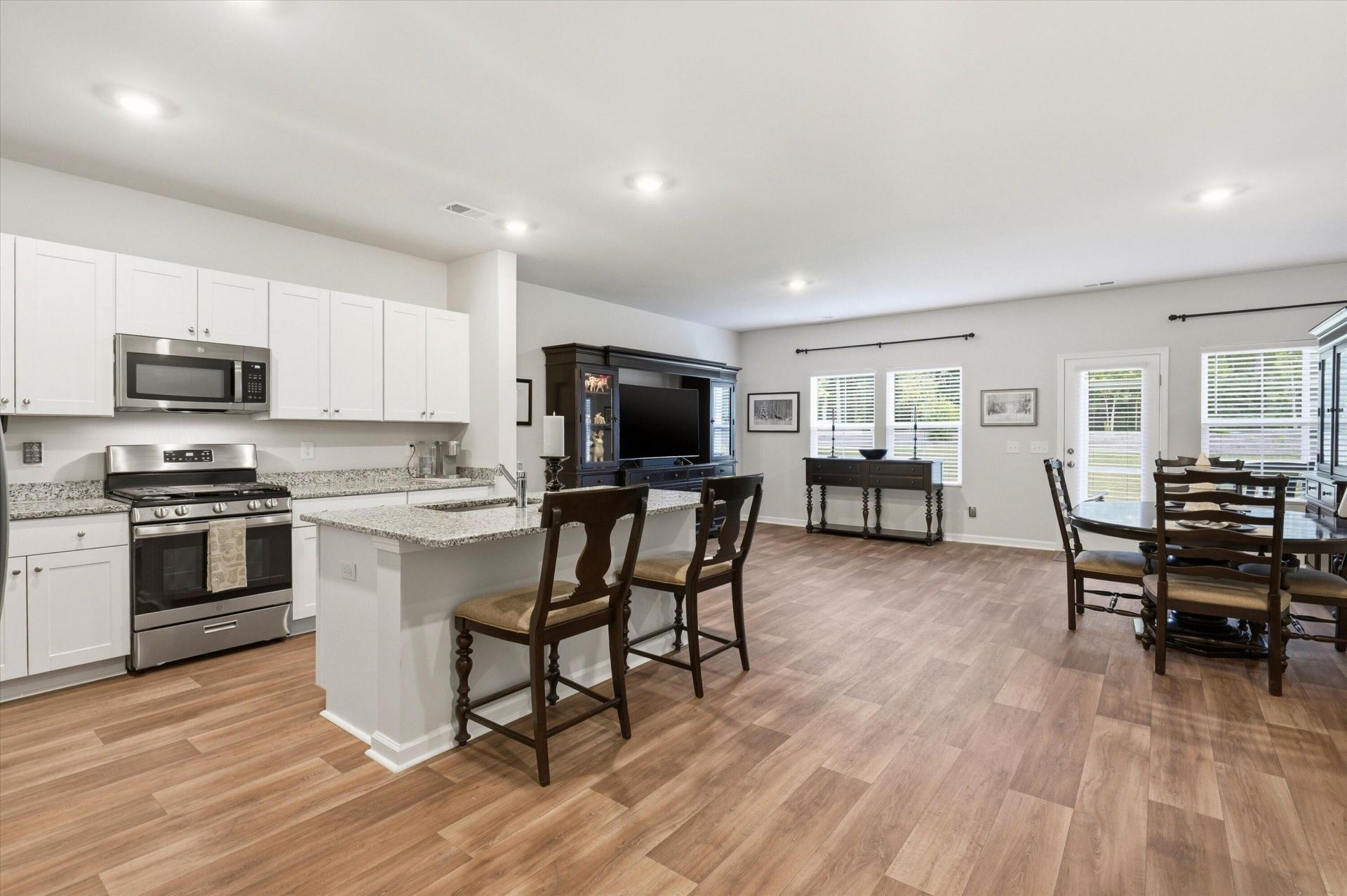 242 Agrarian Avenue Photo 11