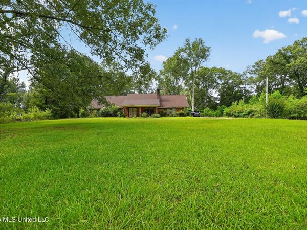 6077 N Mcraven Road, Jackson, MS 39209