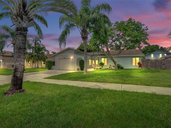 3946 NW 1st Dr, Deerfield Beach, FL 33442