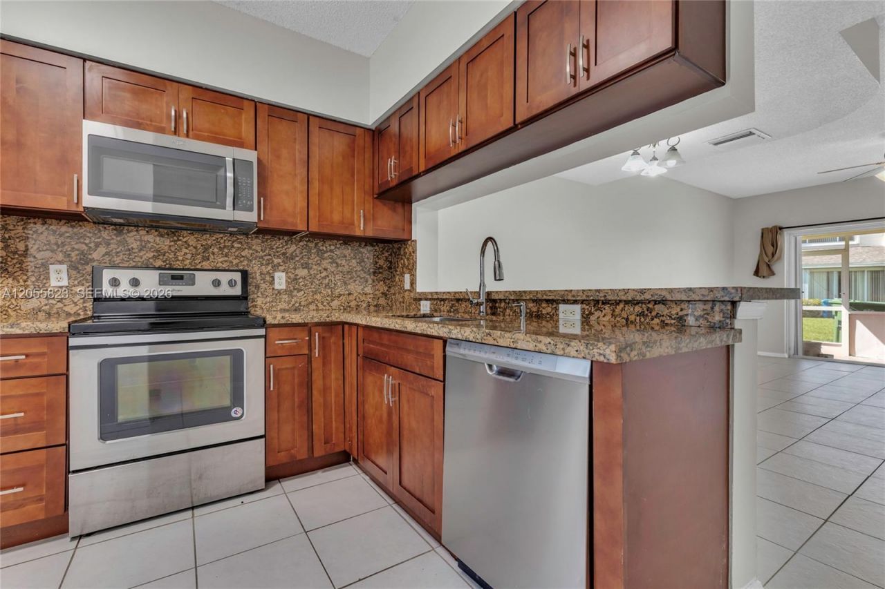 16640 Hemingway Dr, Unit 16640, Weston, FL 33326 Photo