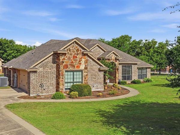 153 Sandstone Lane , Weatherford, TX 76085