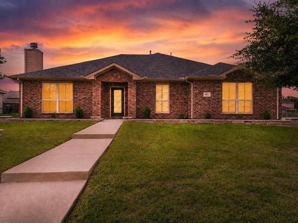 602 Hearthstone Drive , Lancaster, TX 75146